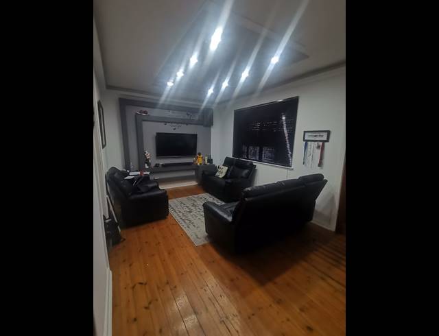 1 BEDROOM APARTMENT FOR SALE IN ESSENWOOD